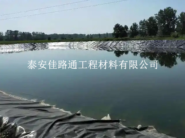 人工湖防渗膜铺设：这些关键细节决定防渗效果