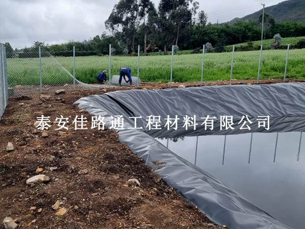 养殖防渗膜回填保护方法及注意事项：科学防护，延长防渗寿命