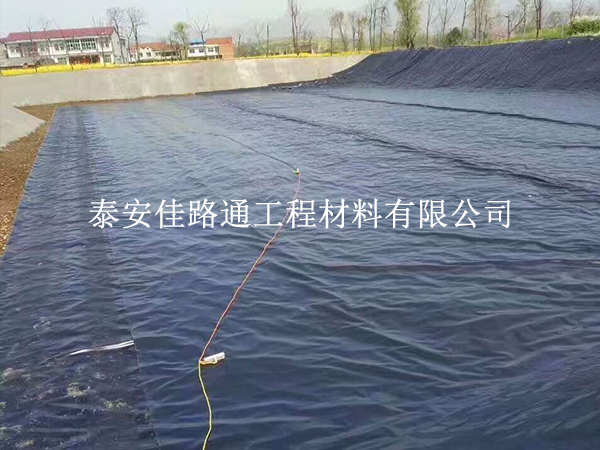养殖防渗膜科学防护方法：全程管护，延长防渗膜使用寿命