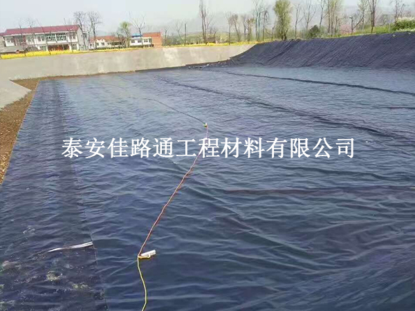 养殖防渗膜固定不牢，池子蓄水就鼓包！施工固定的几个硬核技巧