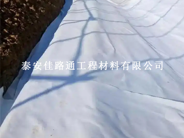 养护土工布接缝没处理好,整条路白修!这些接缝要求必须刻进脑子里 养护土工布接缝没处理好,整条路白修!这些接缝要求必须刻进脑子里