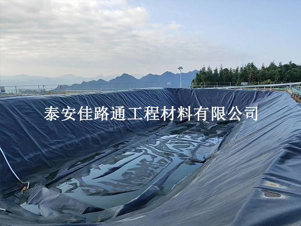 拒绝“隐形隐患”：垃圾填埋场土工膜铺设的核心细节规范