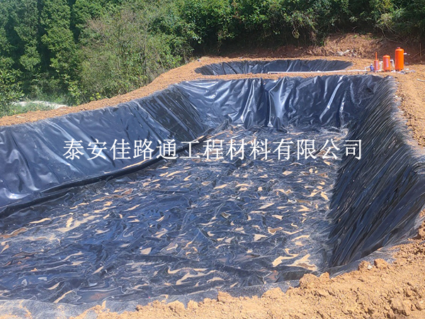 鱼塘防渗膜还没铺就受损？存储环节不能大意